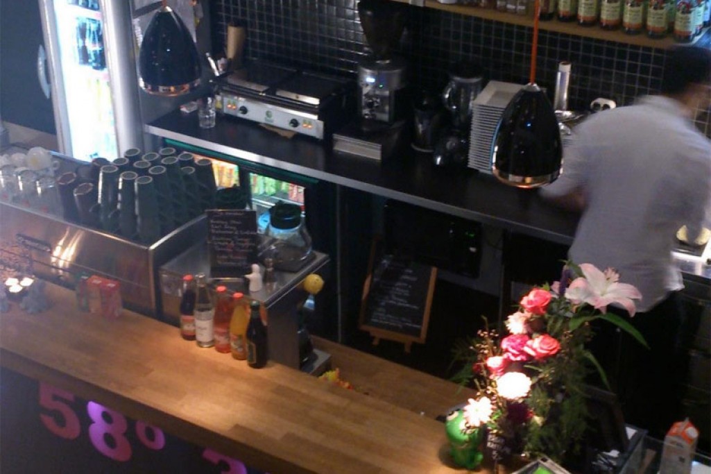 58º 35' Café & Bar